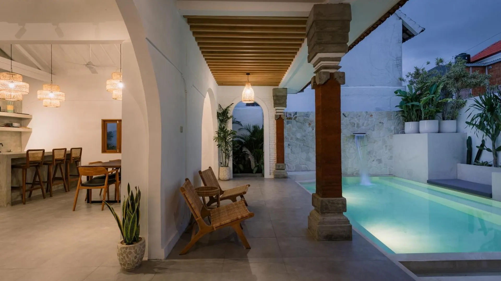 Villa Batu Putih Seminyak  Σεμινιάκ